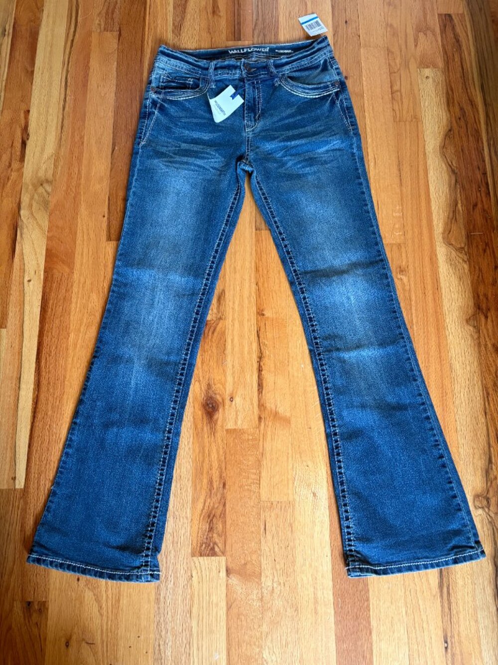 NWT Wallflower Katy Bootcut Jeans Dark Wash Stretch Denim Size 9 - Picture 2 of 3
